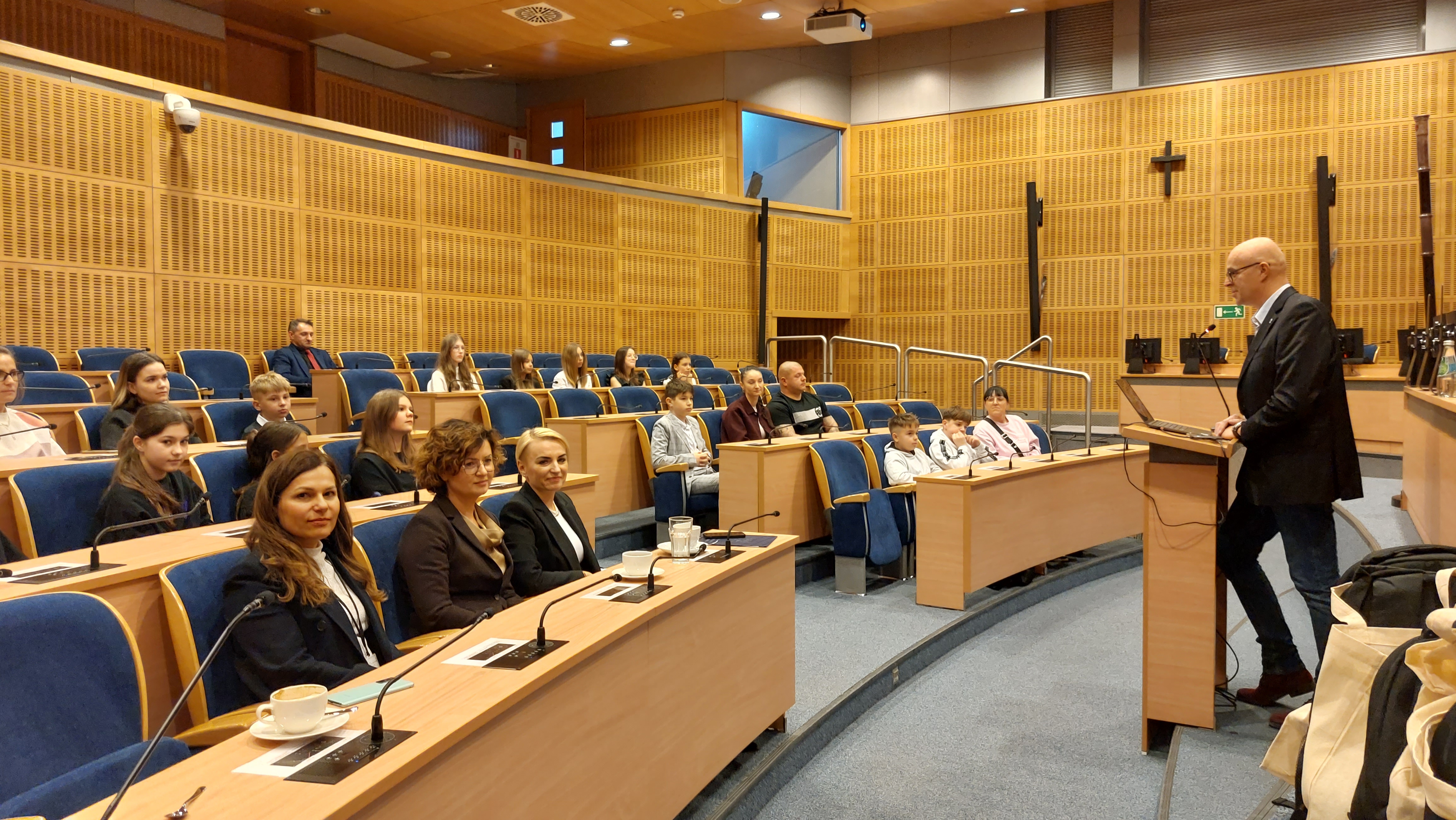 Widok na salę z uczestnikami spotkania