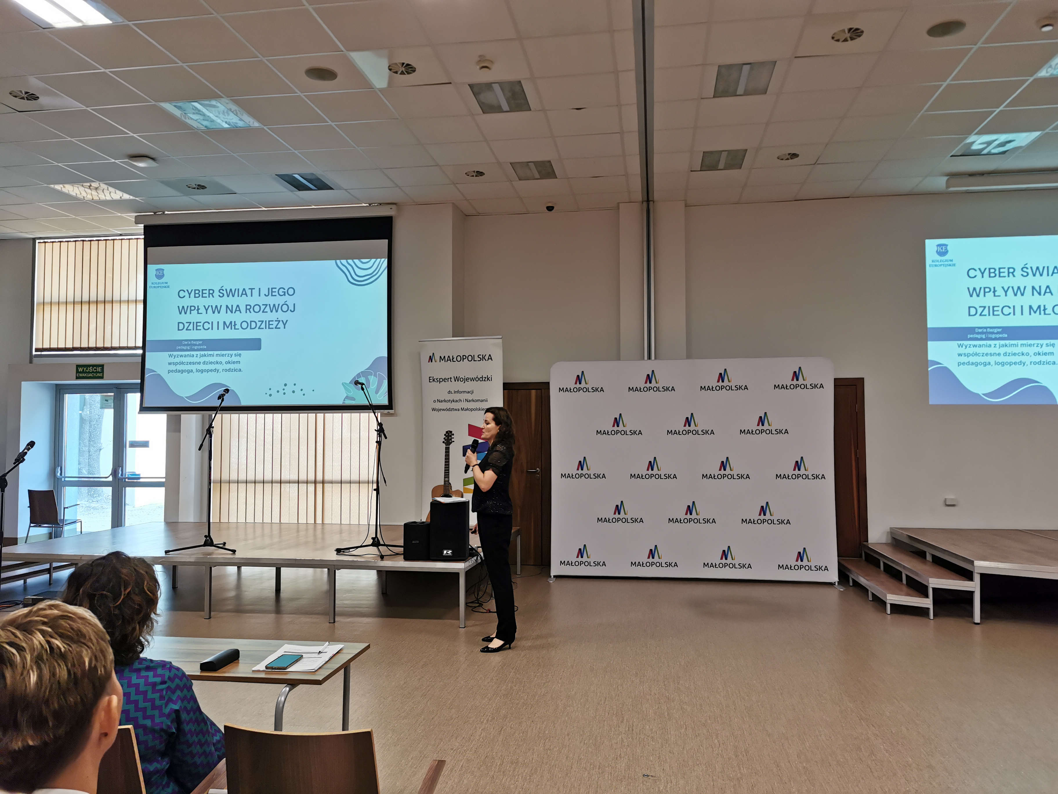 Pani Daria Bazgier opowiada z jakimi wyzwaniami mierzą się współczesne dzieci, oraz jaki wpływ na ich rozwój mają nowe technologie